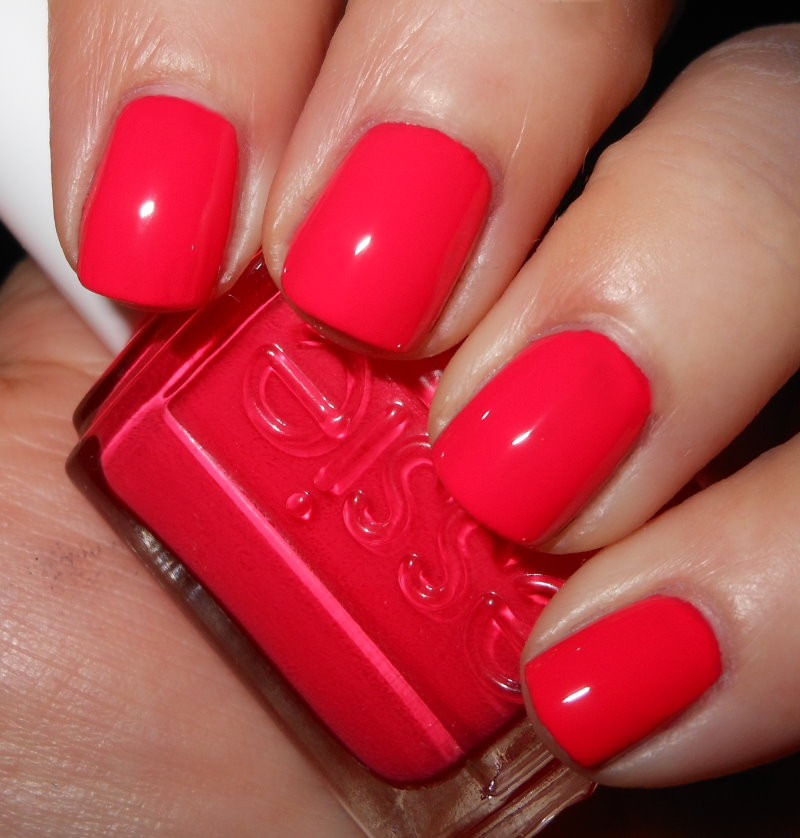 Red Nail Colors
 Imperfectly Painted Essie e Here