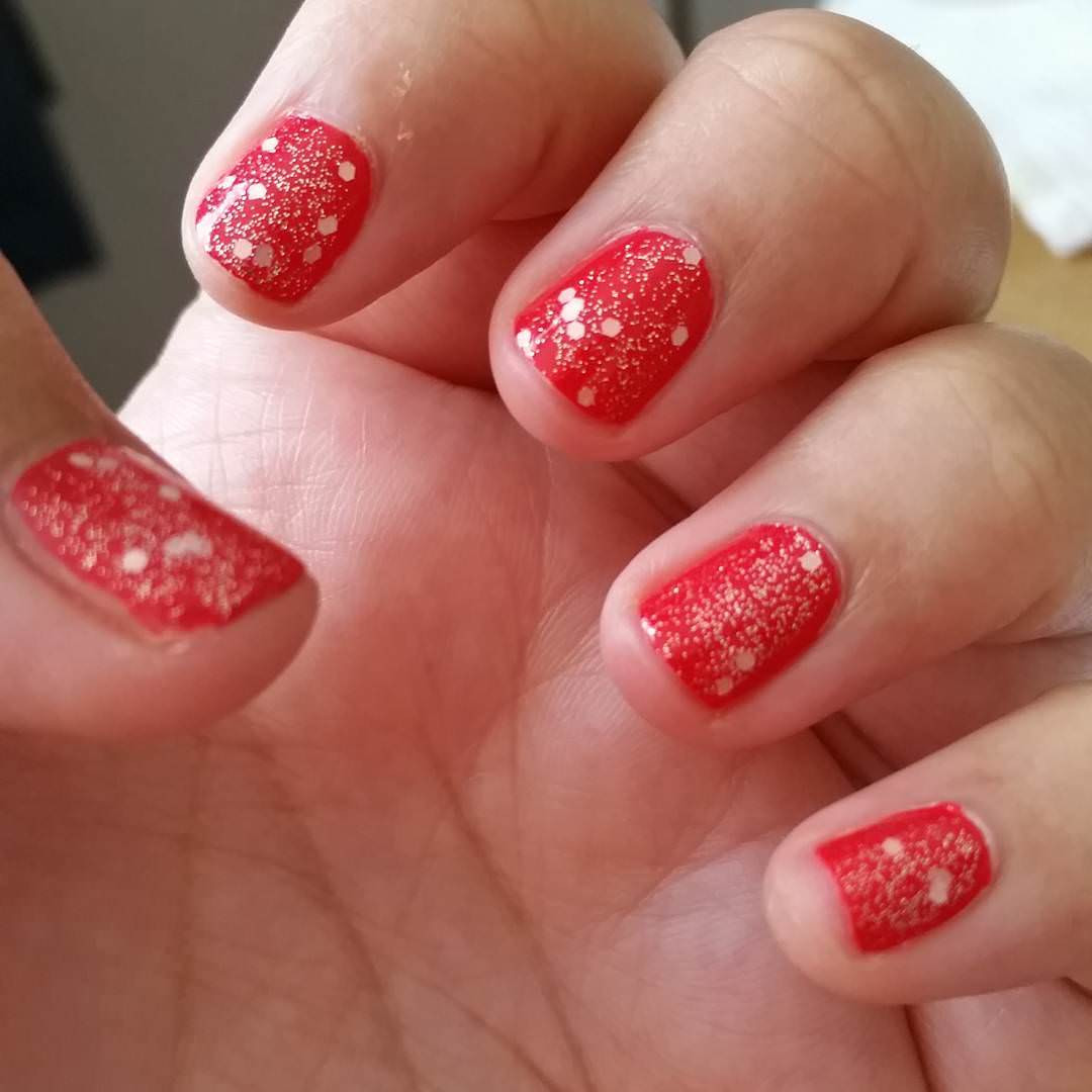 Red Nails With Glitter
 Pretty Red Nail Designs