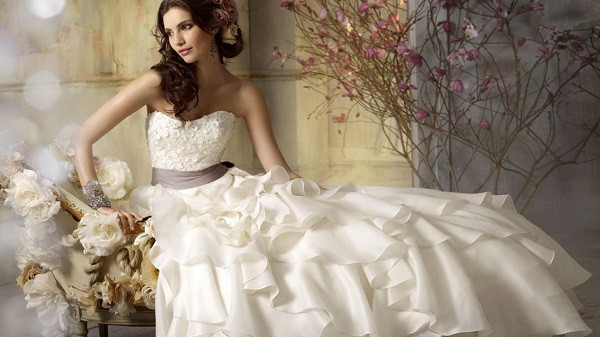Rent Wedding Dress
 Wedding Trends Renting Your Wedding Dress