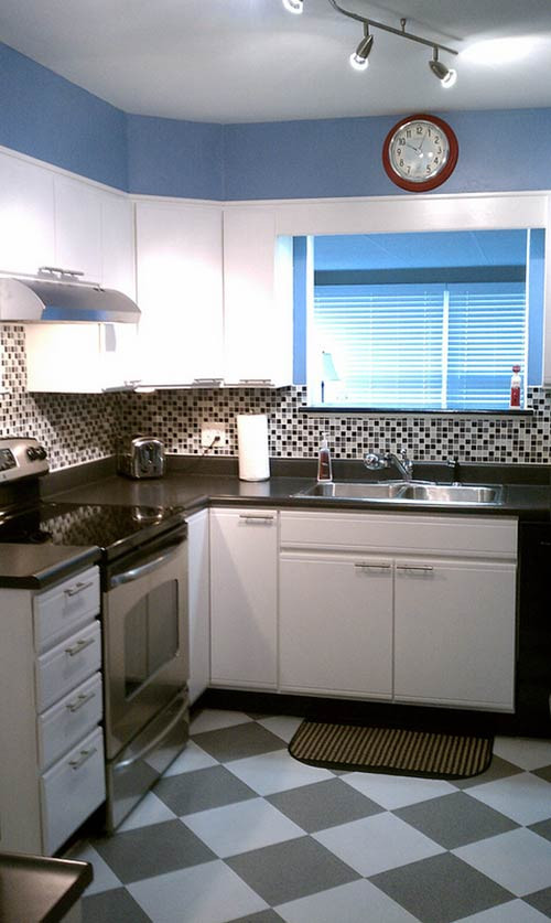 Retro Modern Kitchen
 Susan transforms her 1980s kitchen for $600 Retro Renovation