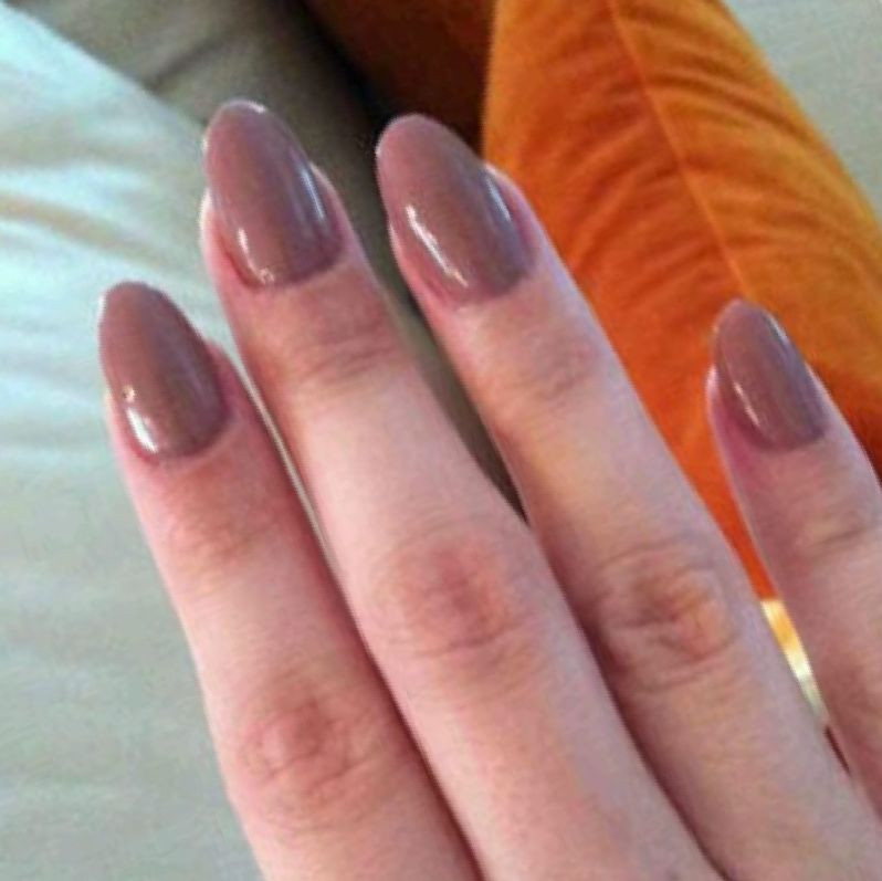 Форма ногтей для толстых пальцев. Округлые ногти. Округлая форма ногтей. Овальная форма ногтей. Нарощенные ногти круглые.
