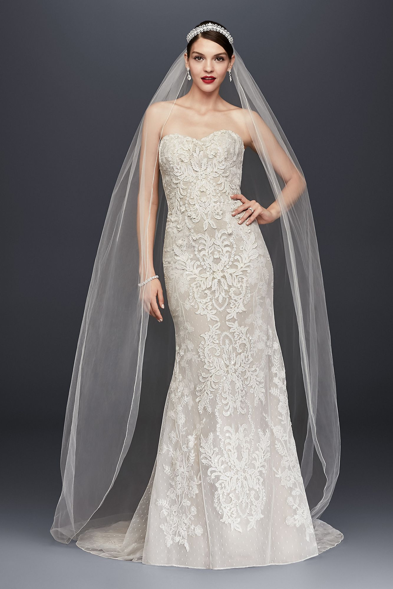 Sheath Wedding Gowns
 Strapless Sheath Wedding Dress with Lace Applique