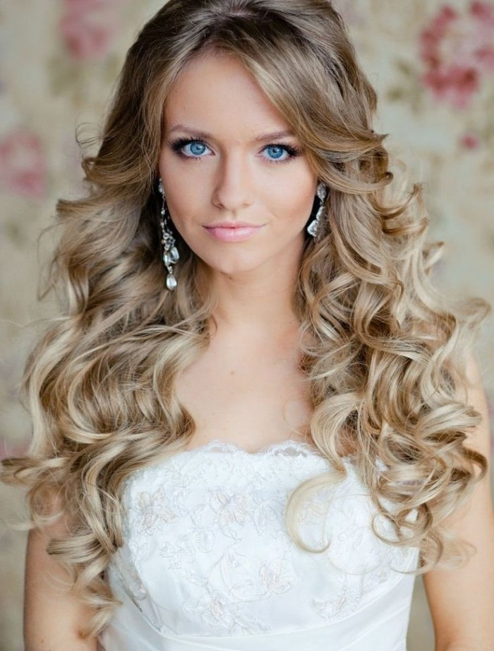 Short Curly Hairstyles For Prom
 65 Prom Hairstyles That plement Your Beauty Fave