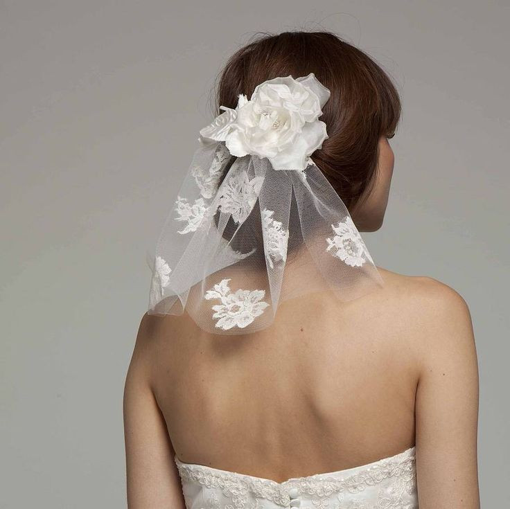 Short Wedding Veil
 Short Lace Bridal Veil With Silk Flower