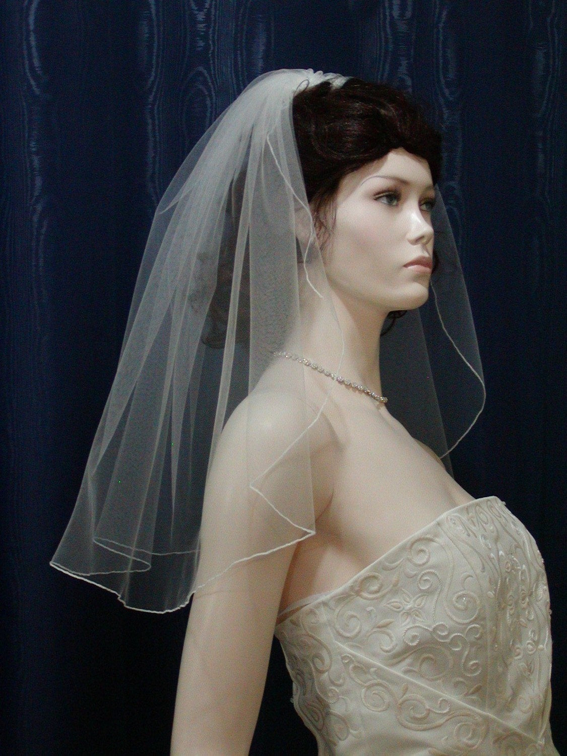 Short Wedding Veil
 Short wedding veil 1 tier flyaway bridal veil with a pencil