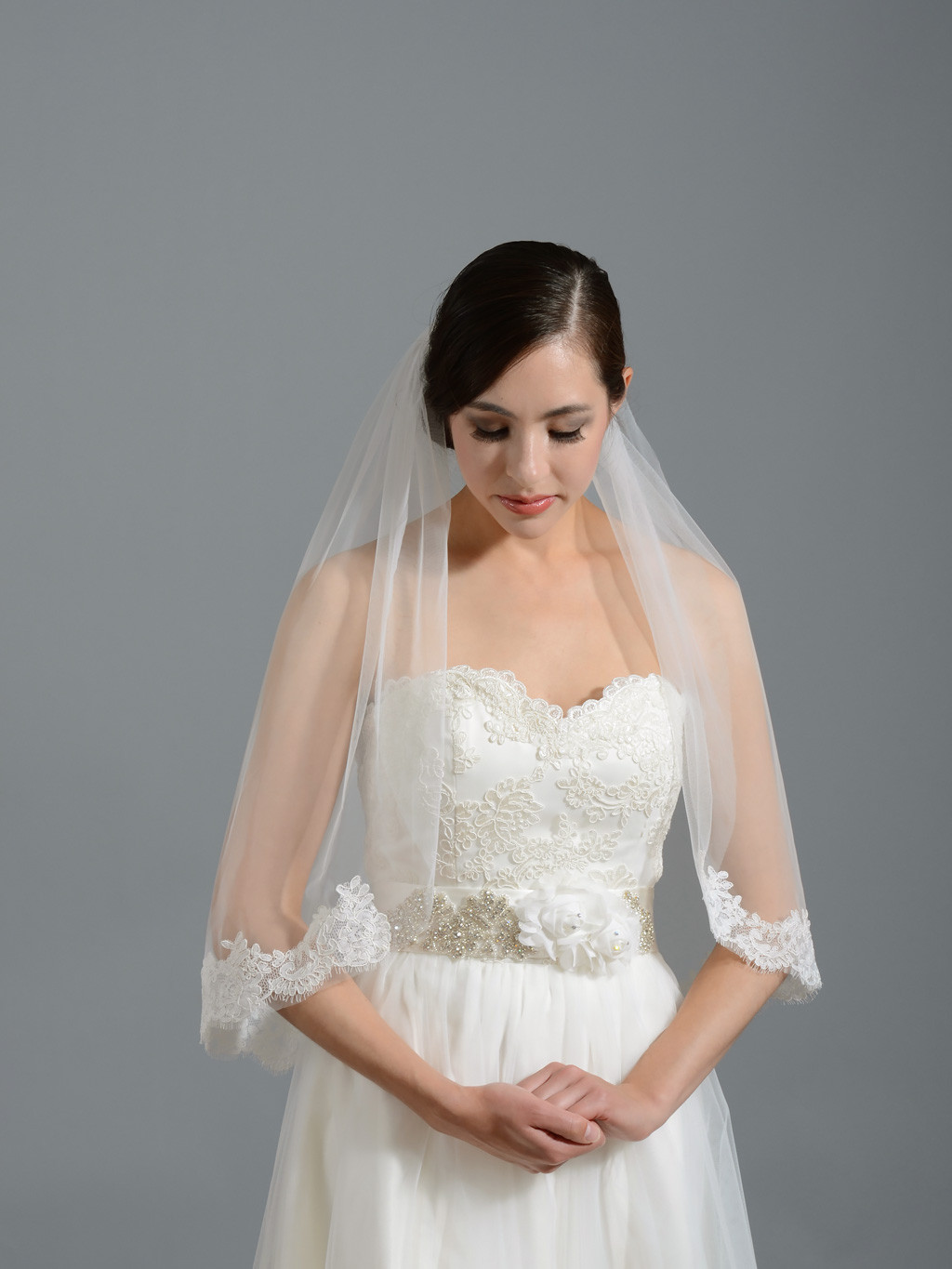 Short Wedding Veil
 Ivory short elbow alencon lace wedding veil V050