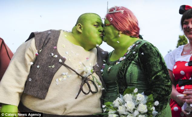 Shrek Themed Wedding
 Couple Dress Up As Shrek And Princess Fiona For Movie