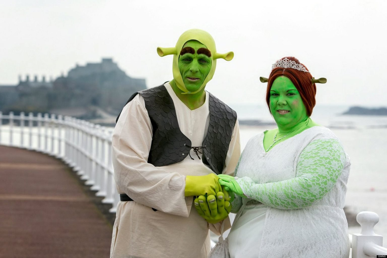 Shrek Themed Wedding
 Shrek Wedding Couple Dresses As Princess Fiona And