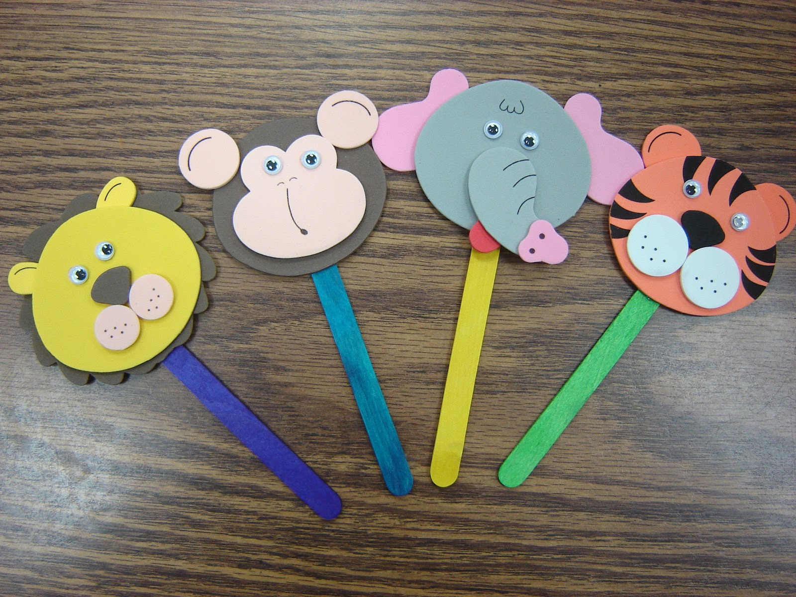 Simple Crafts For Preschoolers
 أشغال يدوية أشغـــــــــــــال يدوية