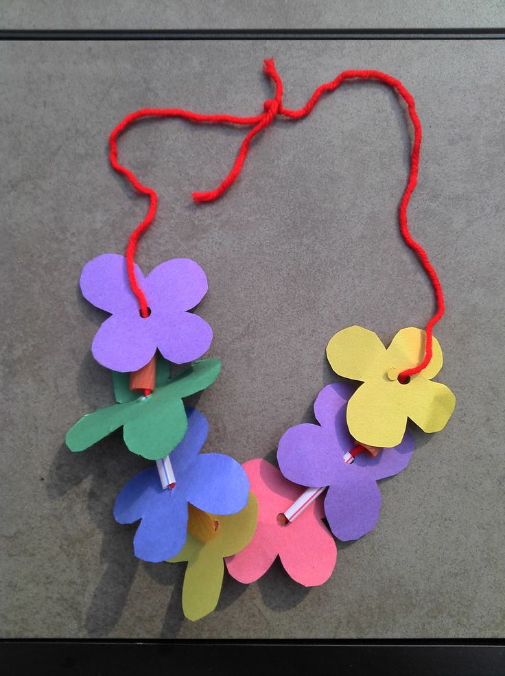 Simple Crafts For Preschoolers
 Flower Necklace