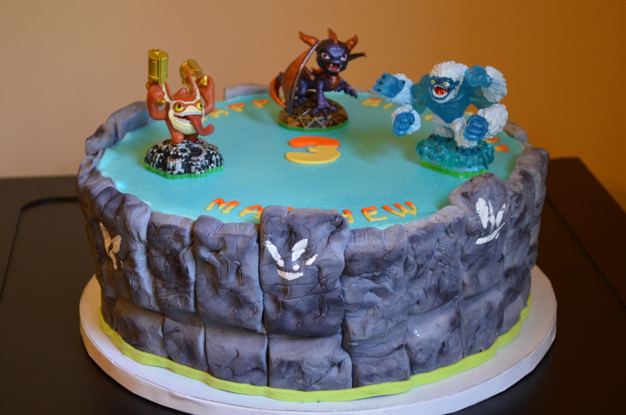 Skylanders Birthday Cake
 Skylanders 3Rd Birthday Cake 10 Cake With Fondant Sides To
