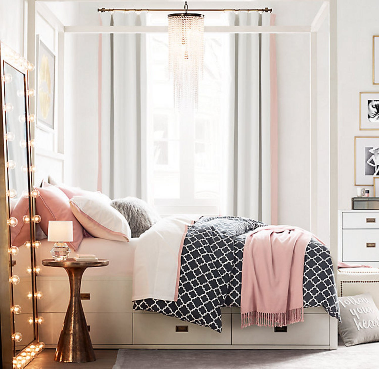 Small Apartment Bedroom
 13 Things Your Tiny Apartment Needs From Restoration