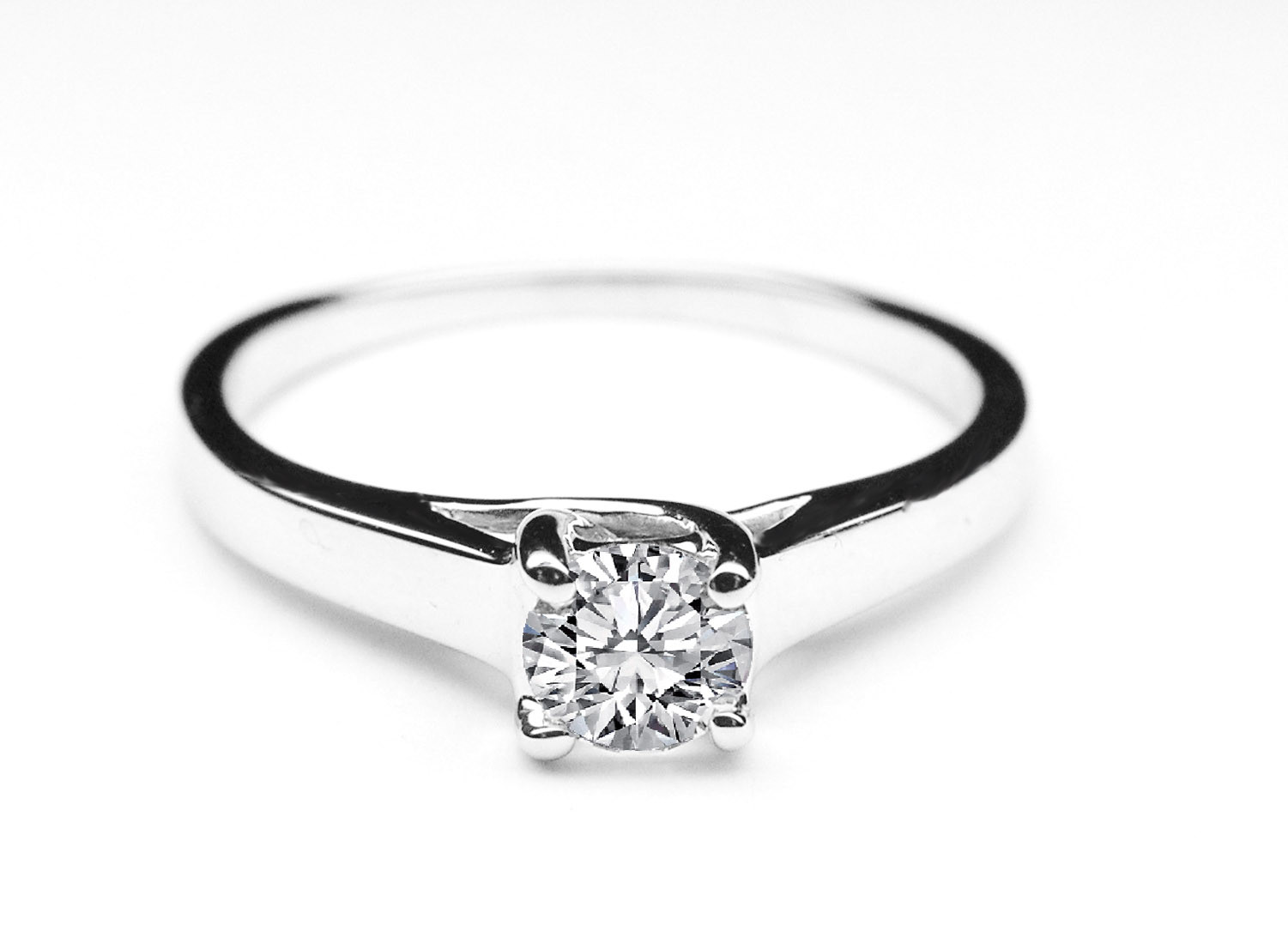 Small Diamond Rings
 Engagement Ring Classic Solitaire Diamond Trellis