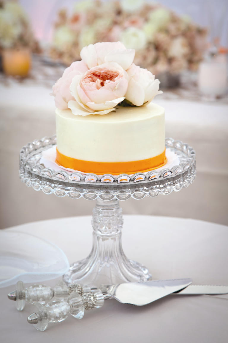 Small Wedding Cake Ideas
 10 Wedding Cakes That Almost Look Too Pretty To Eat