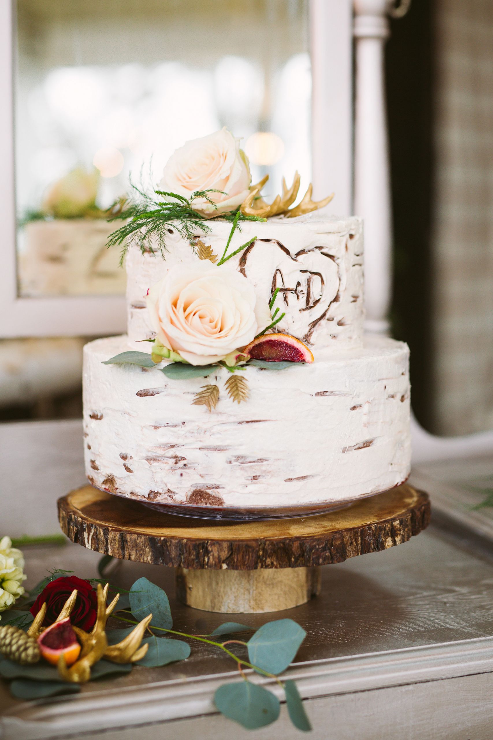 Small Wedding Cake Ideas
 52 Small Wedding Cakes with a Big Presence