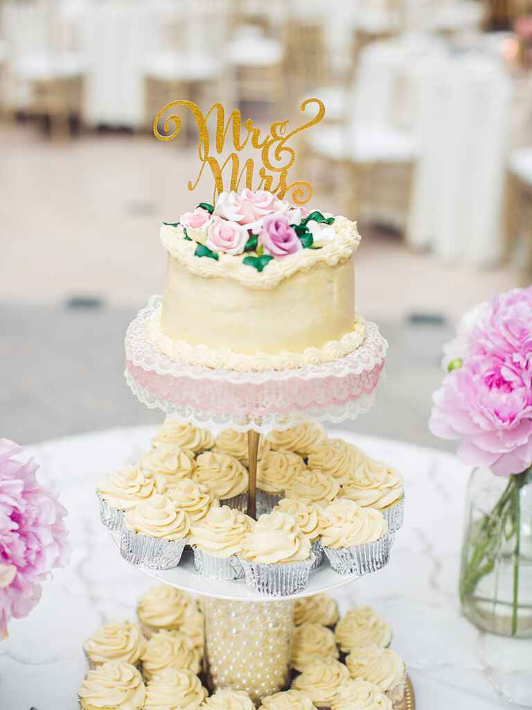 Small Wedding Cake Ideas
 16 Wedding Cake Ideas With Cupcakes