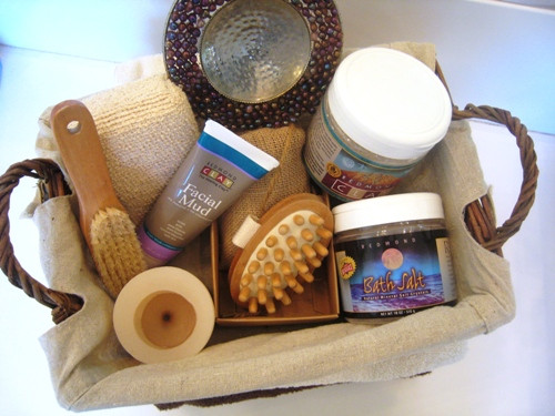 Spa Gift Basket Ideas
 Put To her a Spa Gift Basket