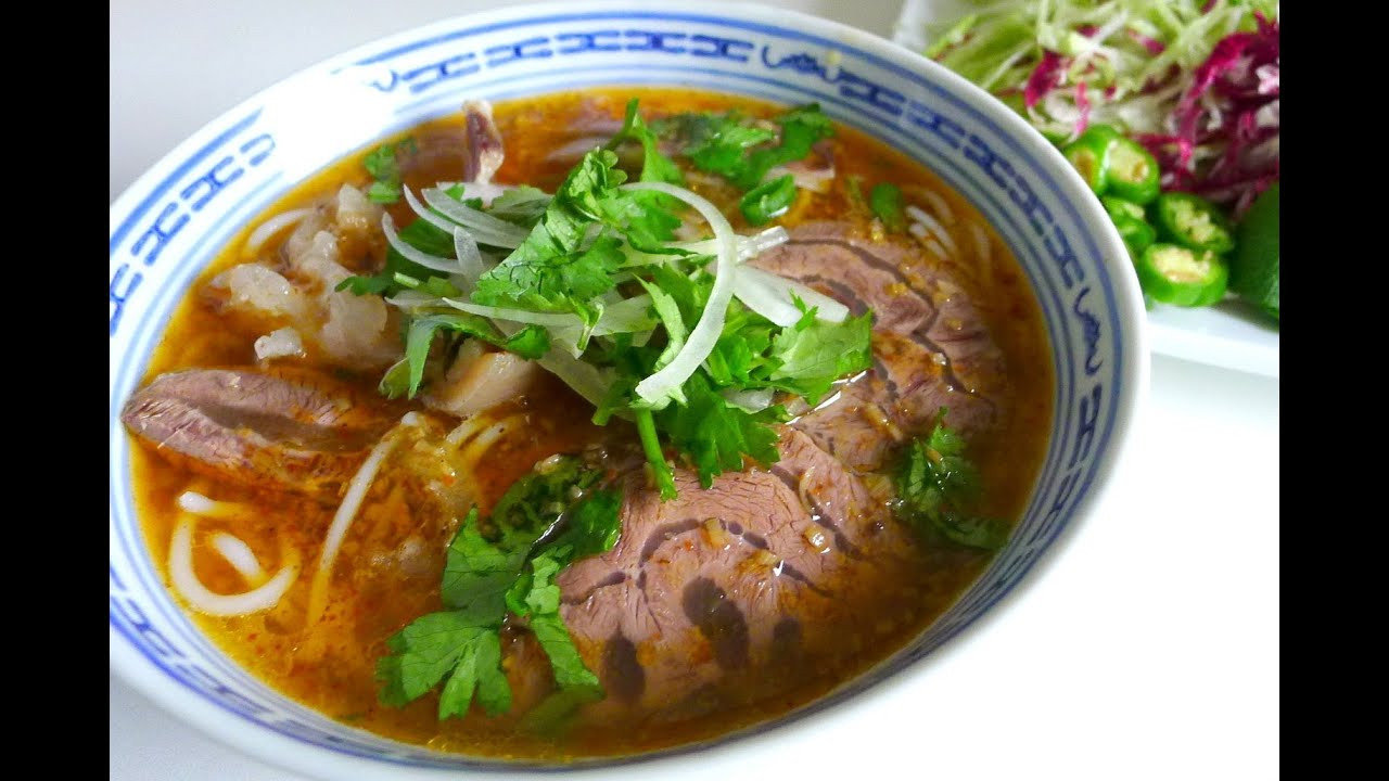 Spicy Beef Noodle Soup
 How to make BUN BO HUE Vietnamese Spicy Beef Noodle Soup