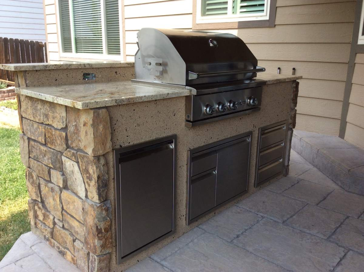 Stucco Outdoor Kitchen
 Outdoor Kitchen with mixed stone veneer and stucco – Hi