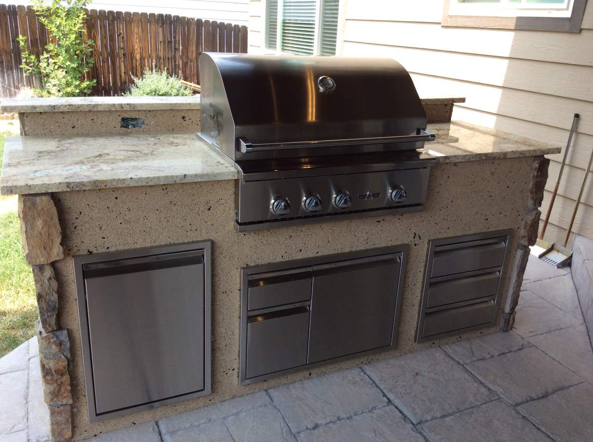 Stucco Outdoor Kitchen
 Outdoor Kitchen with mixed stone veneer and stucco – Hi