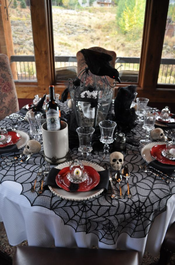 Table Decorating Ideas For Halloween Party
 Last Minute How to Create Fun and Frightening Tabletop Vignettes in Black & White
