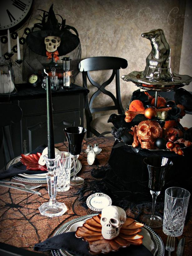 Table Decorating Ideas For Halloween Party
 Modern Furniture Spooky Halloween Table Settings and Decorations 2012 Ideas from HGTV