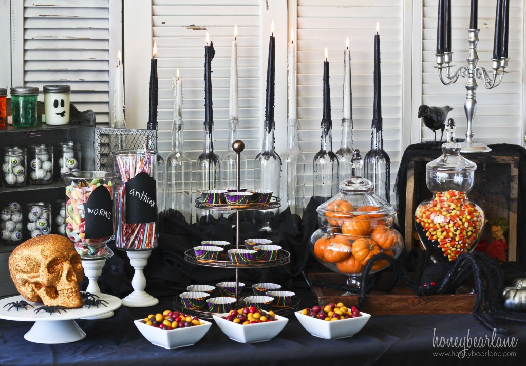 Table Decorating Ideas For Halloween Party
 Spooky Halloween Party Set up