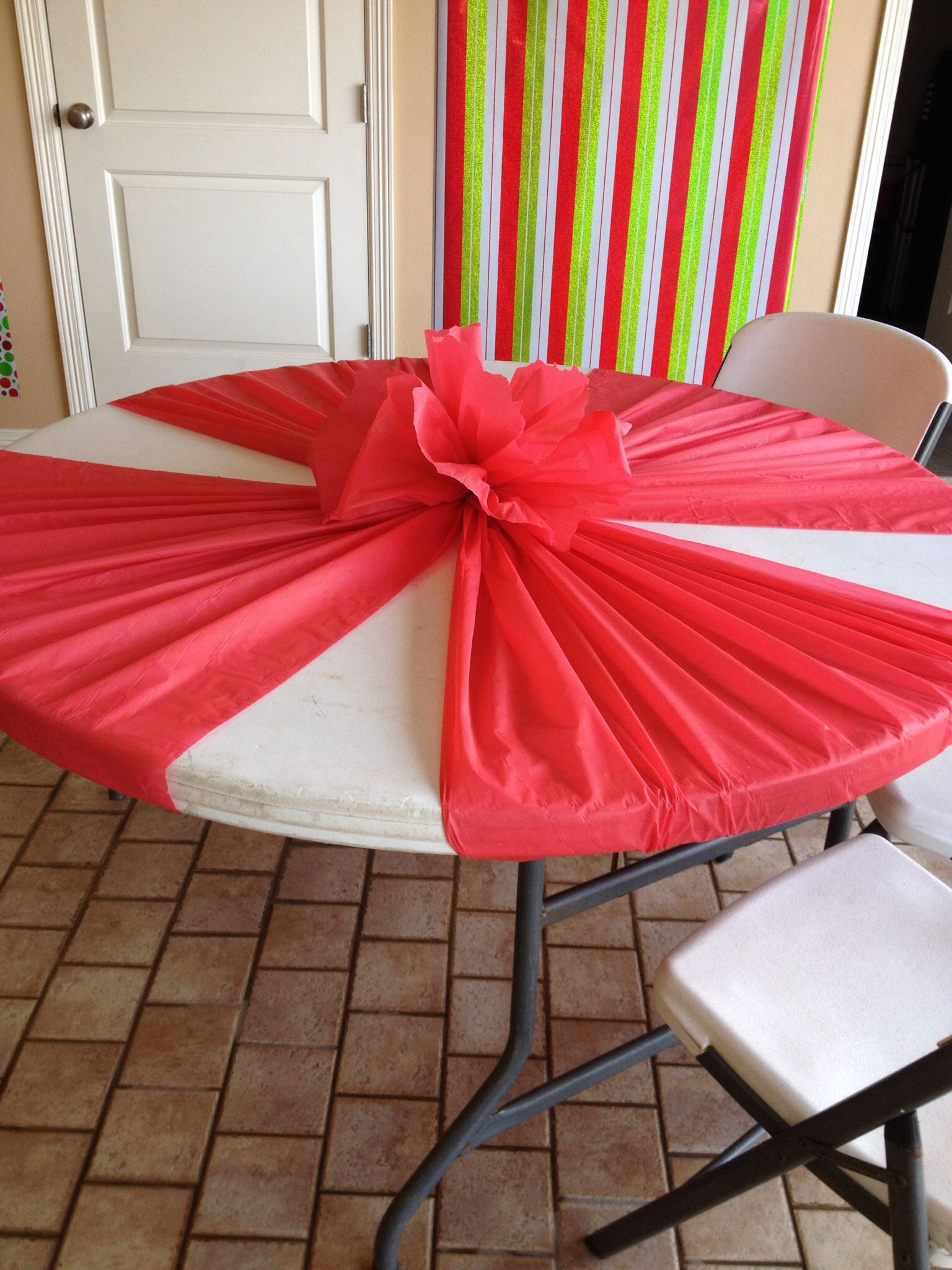 Tablecloth Ideas For Graduation Party
 Might be fun with two colors that cover the whole table