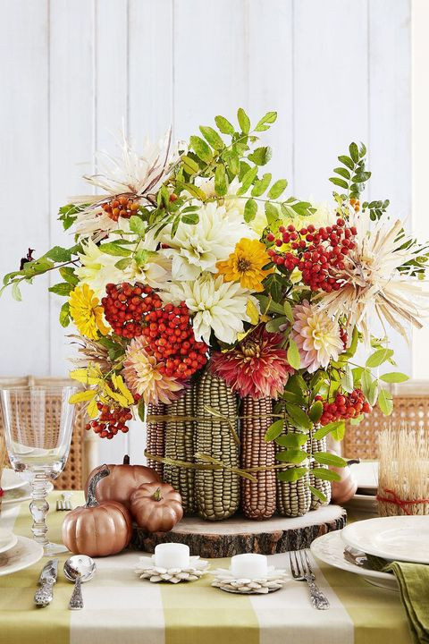 Thanksgiving Table Centerpieces
 37 Easy Thanksgiving Centerpieces for Your Holiday Table