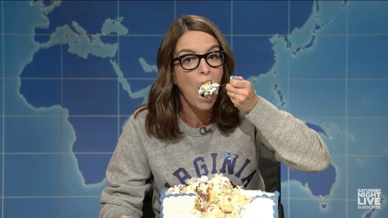 Tina Fey Sheet Cake Video
 Tina Fey Stress Eating A Sheet Cake To Cope With 2017 Is