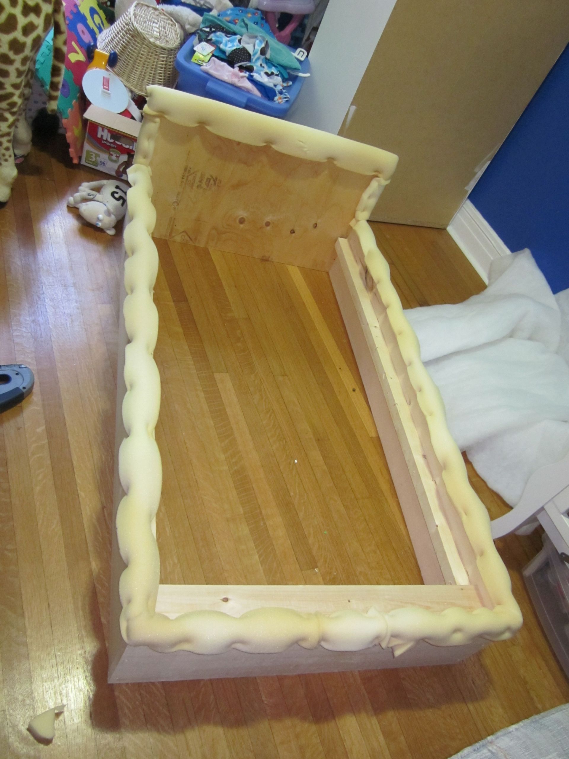 Toddler Bed DIY
 Upholstered toddler bed tutorial