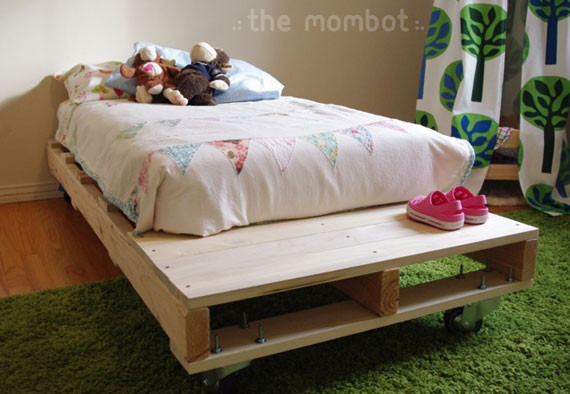 Toddler Bed DIY
 DIY pallet toddler bed The Mombot