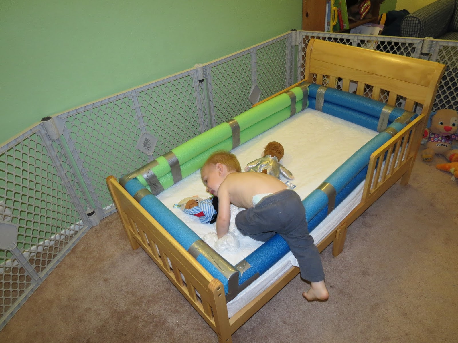 Toddler Bed DIY
 Mama Frankenstein DIY Toddler Bed Bumper Tutorial