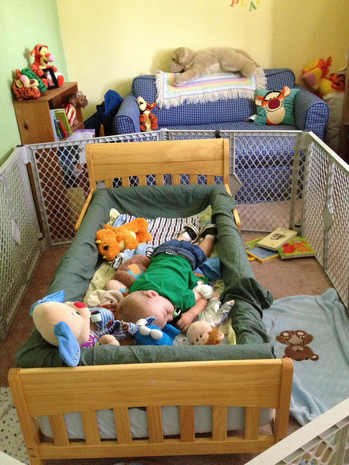 Toddler Bed DIY
 Mama Frankenstein DIY Toddler Bed Bumper Tutorial