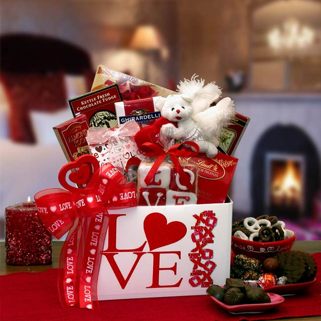 Valentine Gift Ideas For Girlfriend
 Valentine s Day Gift Baskets For Your Sweet Girlfriend