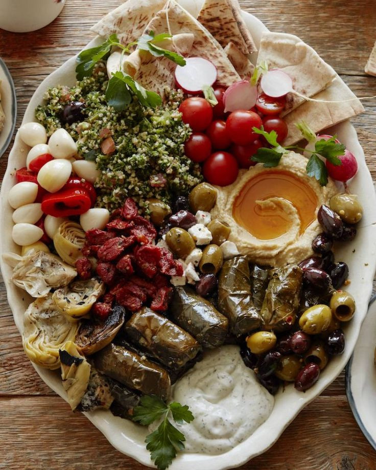 Vegetarian Dinner Party Ideas
 Ve arian Mezze Platter from