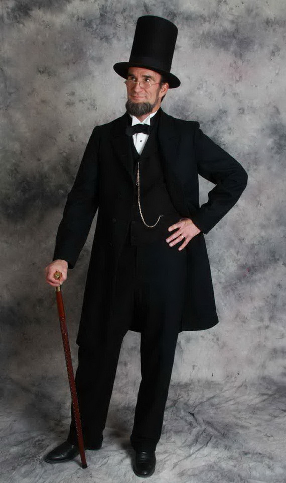 Человек в сером сюртуке. Мужской костюм викторианской эпохи. Одежда викторианской эпохи мужская. Мужские Наряды викторианской эпохи. Викторианский мужской костюм.