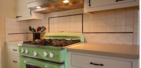 Vintage Kitchen Backsplash
 Timeless retro cottage kitchen design ideas and other
