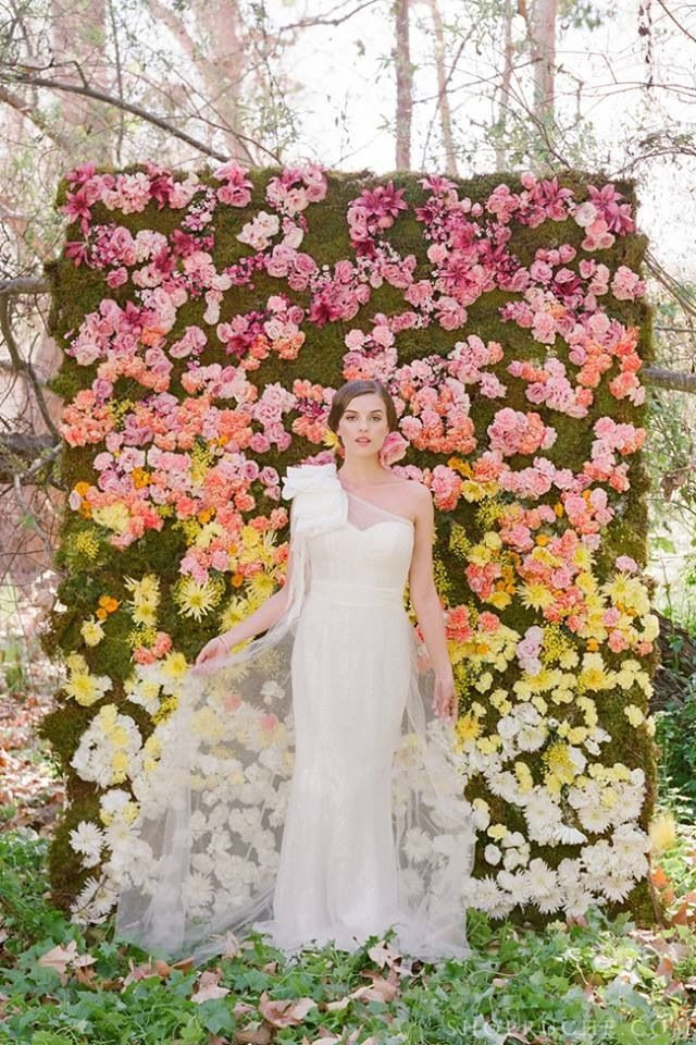 Wall Of Flowers Wedding
 Wedding Flower Trend Flower Wall for Your Wedding Day