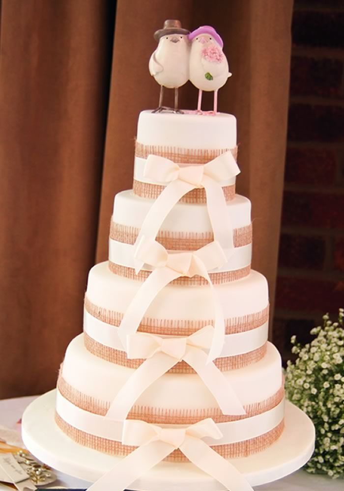 Wedding Cake Decorating Ideas
 6 simple and sweet ideas to decorate your wedding cake