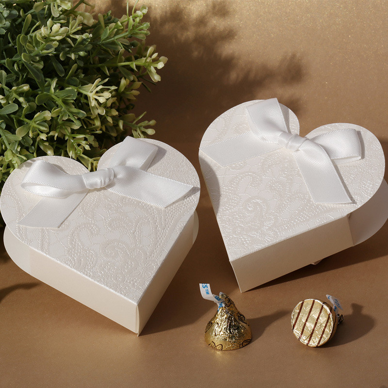 Wedding Favor Boxes
 2015 Elegant unique Laser Cut Love Heart Candy Box Wedding