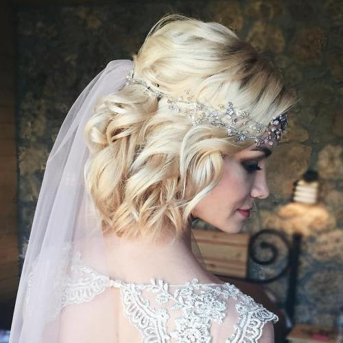 Wedding Hairstyles For Curly Hair With Veil
 40 Best Short Wedding Hairstyles That Make You Say “Wow ”
