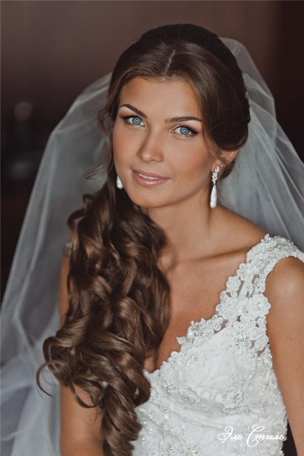 Wedding Hairstyles For Curly Hair With Veil
 half up wavy long wedding hairstyle with veil