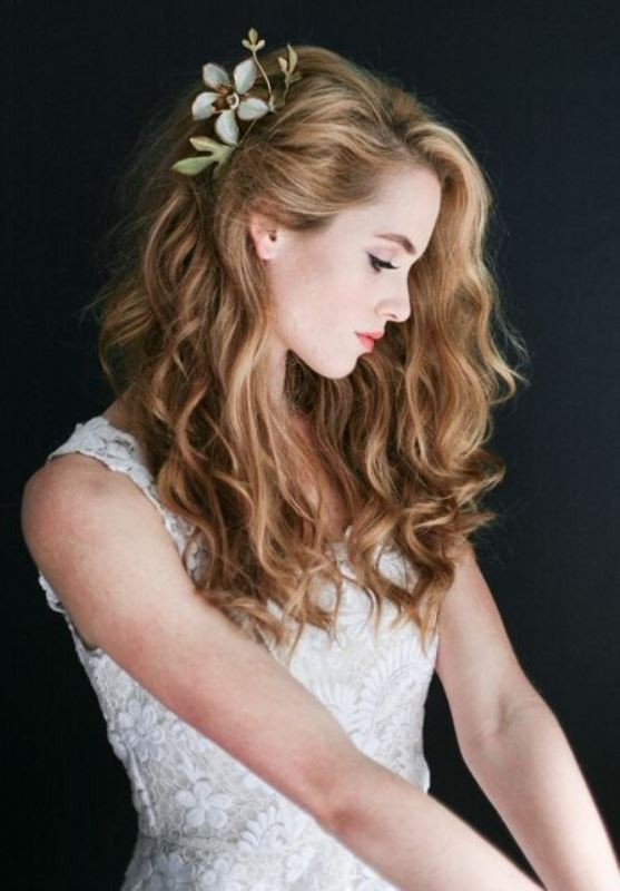 Wedding Hairstyles For Naturally Curly Hair
 45 Charming Bride’s Wedding Hairstyles For Naturally Curly