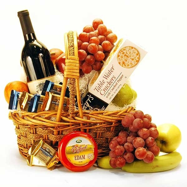 Wine And Cheese Gift Basket Ideas
 Christmas t basket ideas – a perfect t for friends