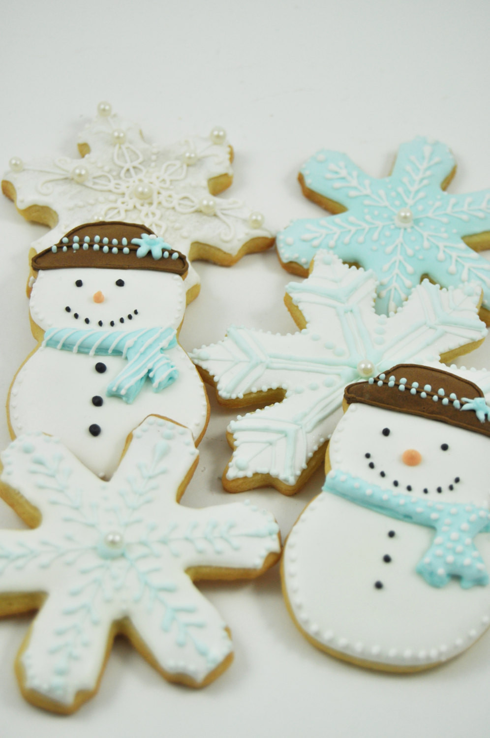 Winter Sugar Cookies
 Winter Wonderland Snowflakes and frosty the snowman White