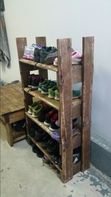 Wooden Shoe Rack DIY
 Pallet shoe rack