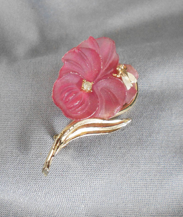 Acrylic Brooches
 1940s 1950s Vintage Pink Molded Lucite Flower Brooch Pin