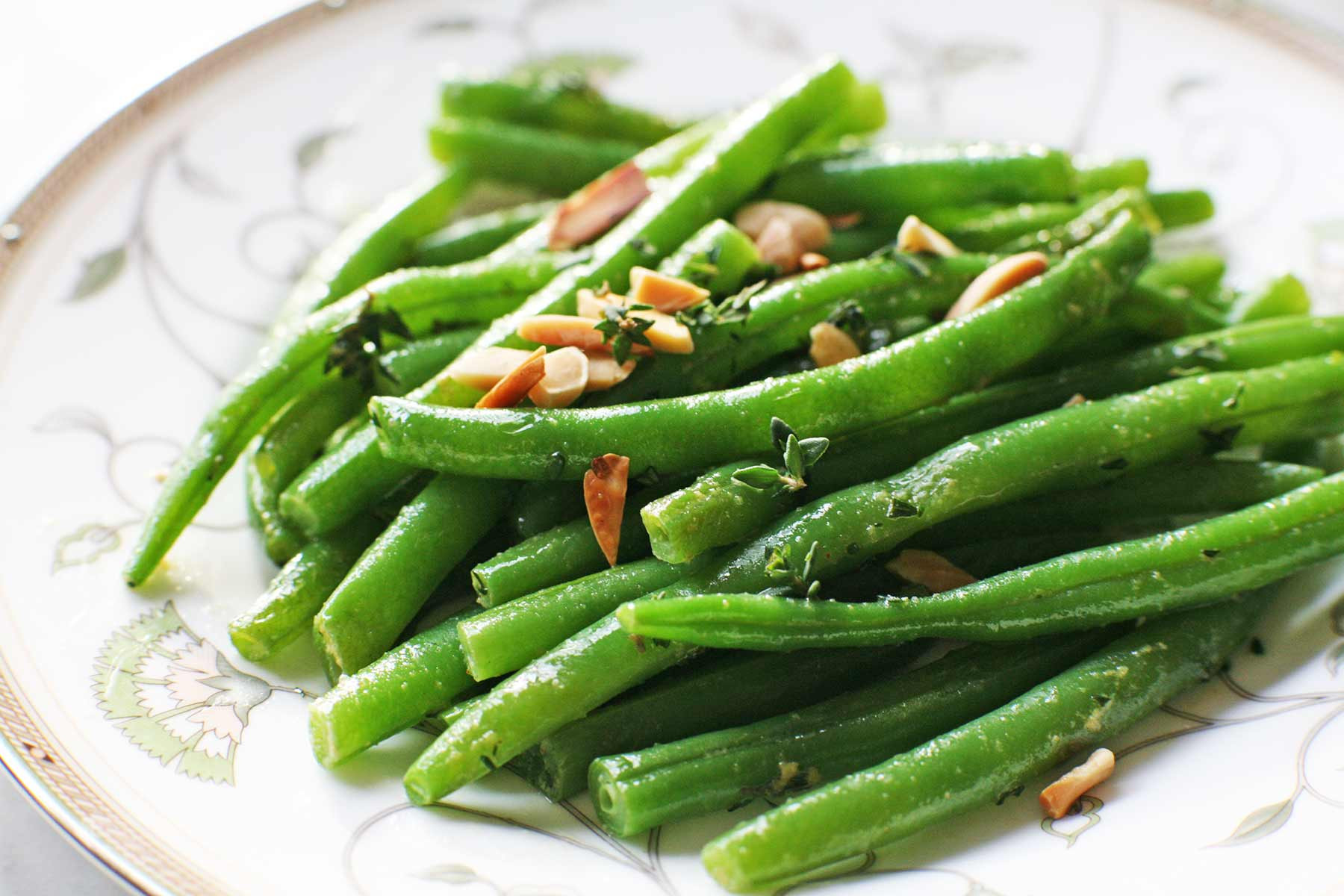 Best Green Bean Recipe For Thanksgiving
 Green Beans with Almonds and Thyme Recipe