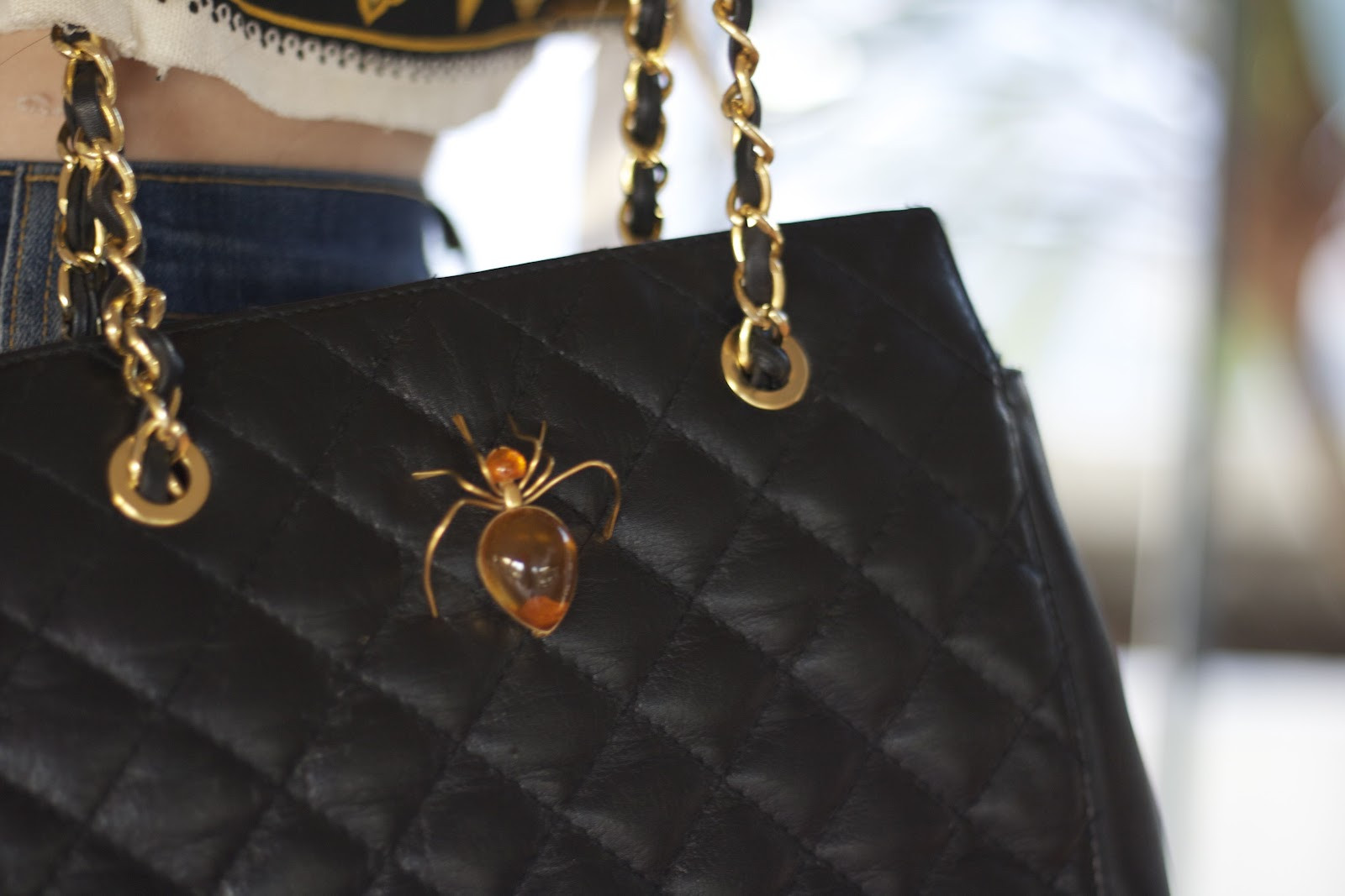 Brooches Bag
 Beautiful Ways to Wear a Brooch – Glam Radar